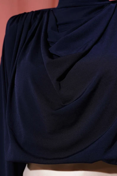 Omuz Vatkalı Degaje Yaka Sandy Bluz Lacivert - Resim 4