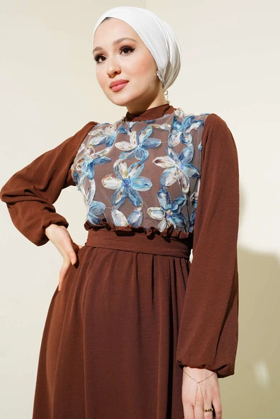 Önü Tül Çiçekli Kuşaklı Elbise Kahve - Resim 2