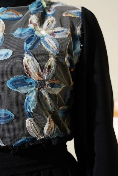 Önü Tül Çiçekli Kuşaklı Elbise Siyah - 4