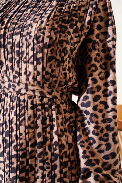 Sık Pileli Leopar Desen Saten Elbise Camel - 4