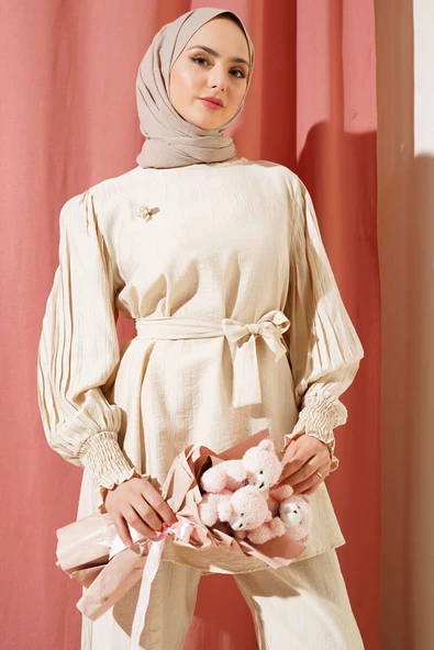 Kolları Pileli Kuşaklı İkili Takım Bej - Resim 2