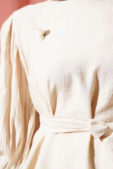 Kolları Pileli Kuşaklı İkili Takım Bej - Resim 4