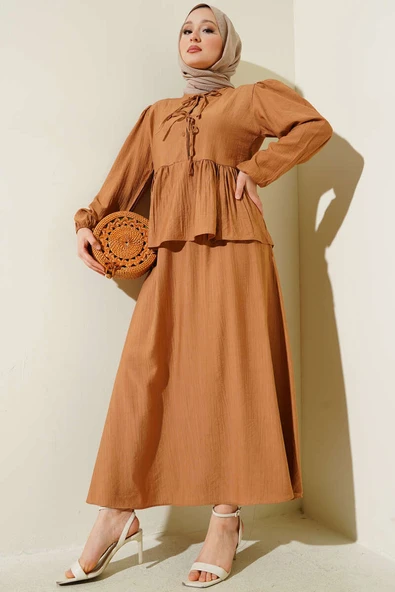 Yarım Düğmeli Bağcıklı Etekli İkili Takım Latte ürün görseli 1