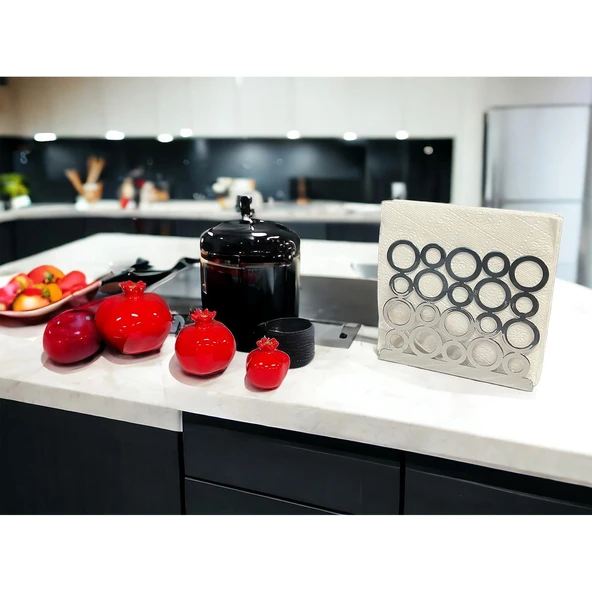 Modern Halka Tasarımıyla Zarif Sofralar: Gümüş Renk Metal Peçetelik