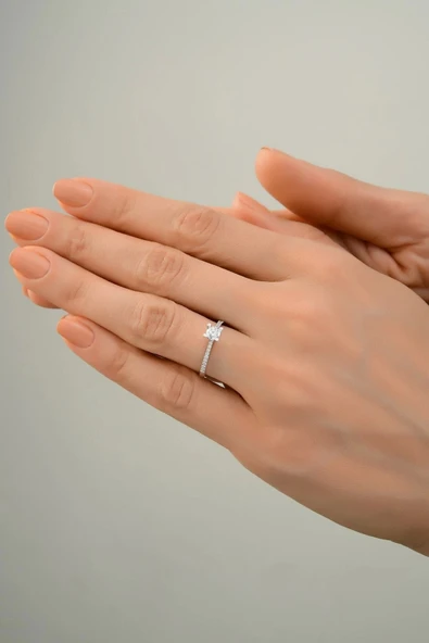 Beyaz Tektaş Altın Yüzük - Resim 3