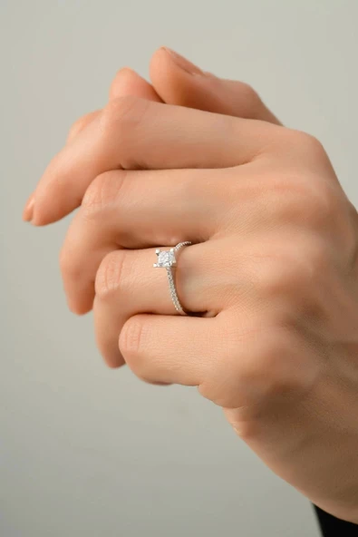 Beyaz Tektaş Altın Yüzük - Resim 2