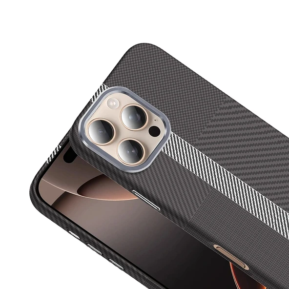 Apple iPhone 16 Pro Max Kılıf Magsafe Şarj Özellikli Karbon Fiber Görünümlü Redclick Gros Kapak - Resim 5
