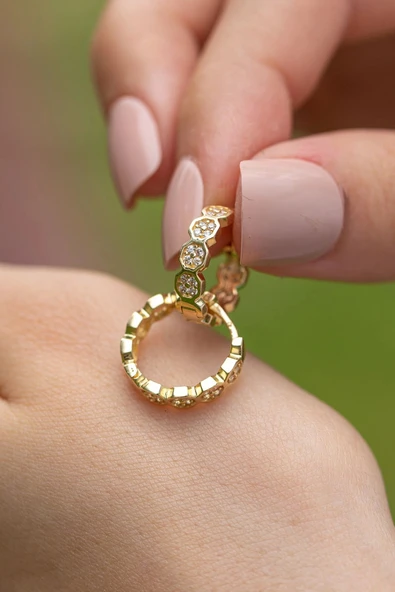 Taşlı Halka Altın Küpe