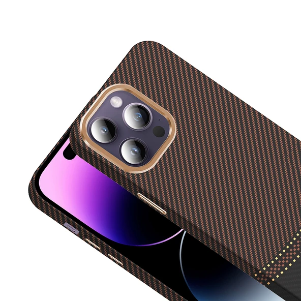 iPhone 14 Pro Max Kılıf Kablosuz Şarj Özellikli Karbon Fiber Görünümlü Gros Kapak - Resim 7