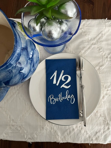 Gümüş Yaldızlı Bodrum Mavisi Yarım Yaş Bırthday Garson Katlama Peçete 16 lı