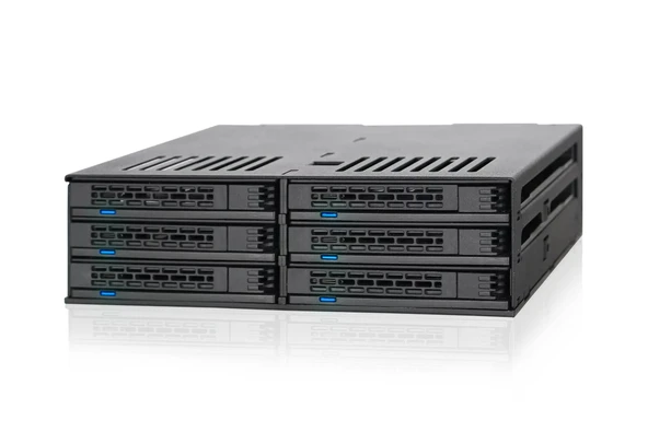 Icy Dock ExpressCage 2.5 inç Plastik Kasa Disk Yuva Ünitesi - 3