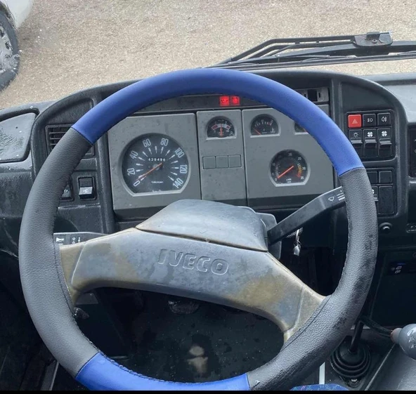 DİKİŞLİ DİREKSİYON KILIFI SİYAH / MAVİ DERİ 2006 IVECO M23 OTOBÜS (fotoğraftaki direksiyon) İÇİN ürün görseli