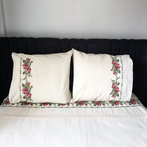 Çift Kişilik Kanaviçe İşlemeli Pike Takımı-Gül Demet Kırmızı - 2