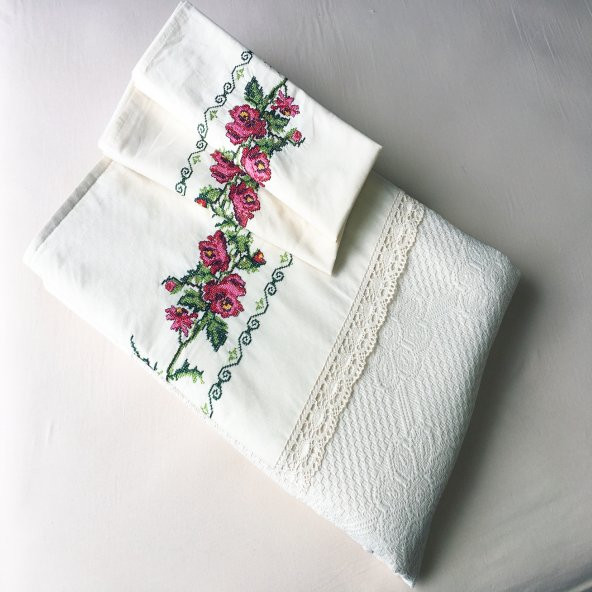 Çift Kişilik Kanaviçe İşlemeli Pike Takımı-Gül Demet Kırmızı - 4