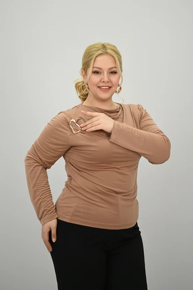 Kadın Büyük Beden Aksesuar Detaylı Drapeli Bluz 1924-25