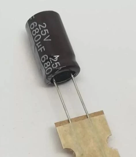 680uf 25v, 680mf 25v Kondansatör 10x17 ürün görseli