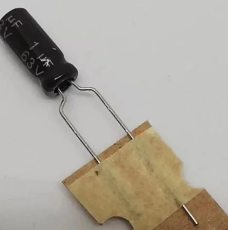 1uf 63v, 1mf 63v Kondansatör 6x11 ürün görseli