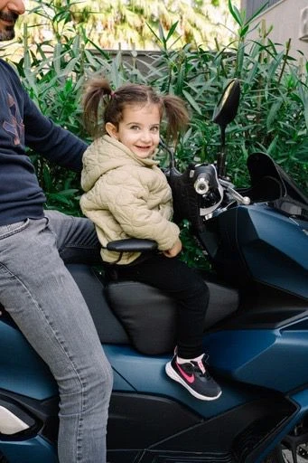 Honda Pcx Motosiklet Çocuk Koltuğu,Emniyet Kemerli, Siyah Deri, Kollu, 4-8 Yaş Arası, Hediyeli