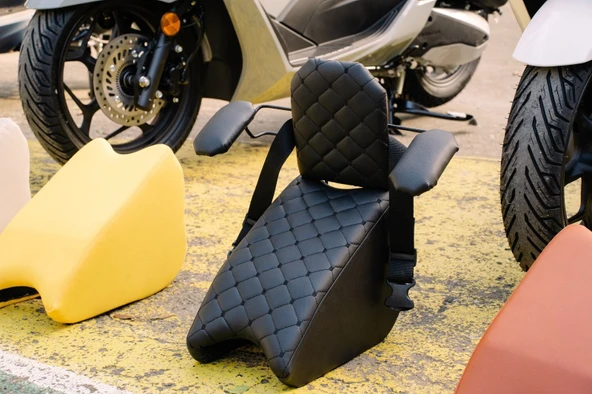 Honda DİO-ACTİVA Motosiklet Çocuk Koltuğu,Emniyet Kemerli, Siyah Deri, Kollu, 4-8 Yaş Arası, Hediyeli - 4