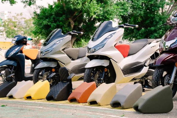 Honda DİO-ACTİVA Motosiklet Çocuk Koltuğu,Emniyet Kemerli, Siyah Deri, Kollu, 4-8 Yaş Arası, Hediyeli - 7