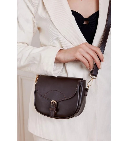 Acı Kahve Kadın Kapaklı Çapraz Askılı Çanta - Resim 3