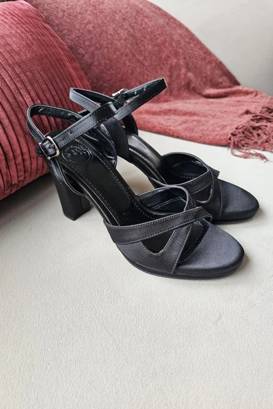 10 1082 Ops Topukla Kadın Bilekden Bağlamalı Kalın Topuklu Abiye Ayakkabı - Resim 11