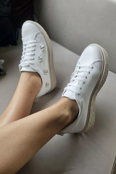 075 21 Ops Topukla Bağcıklı Taş Detaylı Spor Ayakkabı - 2