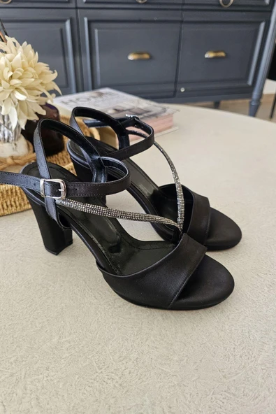 10 1083 Ops Topukla Kadın Bilekden Bağlamalı Taşlı Kalın Topuklu Abiye Ayakkabı - Resim 9