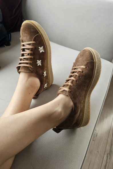 075 21 Ops Topukla Bağcıklı Taş Detaylı Spor Ayakkabı