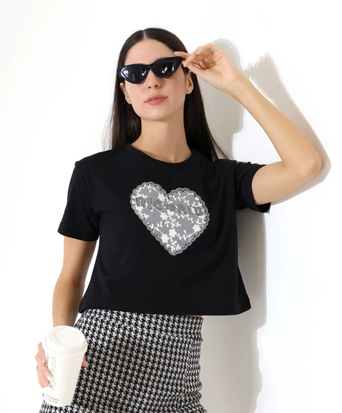 Kadın Kalp Dantel Detaylı Taşlı Crop T-shirt - 2