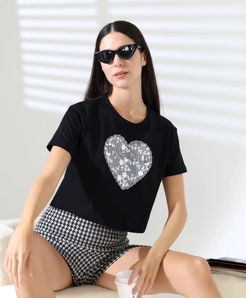 Kadın Kalp Dantel Detaylı Taşlı Crop T-shirt - 7
