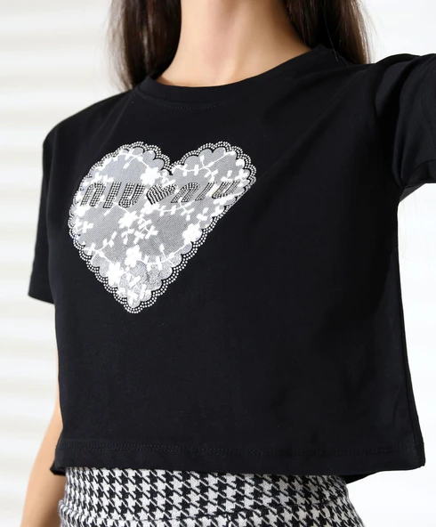 Kadın Kalp Dantel Detaylı Taşlı Crop T-shirt - 3