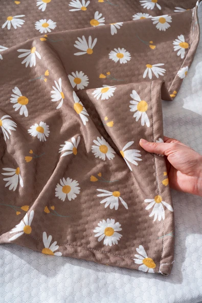 Rivaİstanbul Kahve Papatyalı Çift Kişilik Baskılı Pike 200 x 220 cm - Resim 5