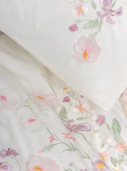 Cotton Box 3D Nakışlı Çift Kişilik Saten Nevresim Takımı Zephy Ekru - Resim 3