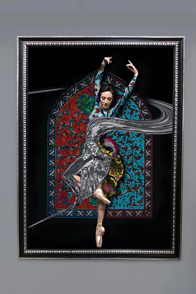 Dekoratif Modern Çerçeveli Otantik Dans Eden Kadın Desenli Duvar Tablosu 50x70 CM RENKLİ 50 X 70