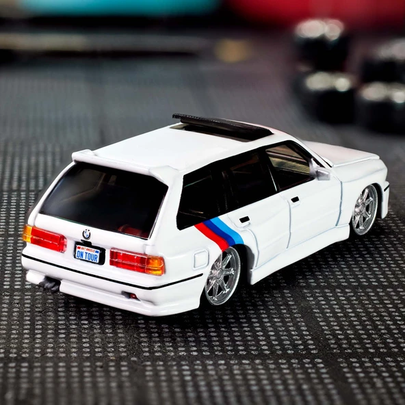 Hot Wheels Collectors Hot Wheels Elite 64 1990 BMW 318i Touring - 3