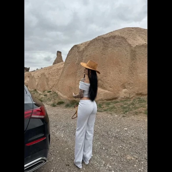 Madonna yaka bol paça pantolonlu takım - 4