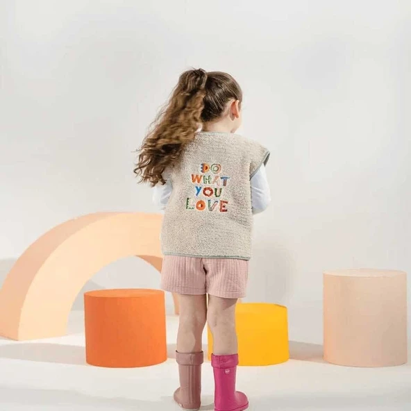 Slogan Nakışlı Peluş Yelek- Bej Renk - Resim 3