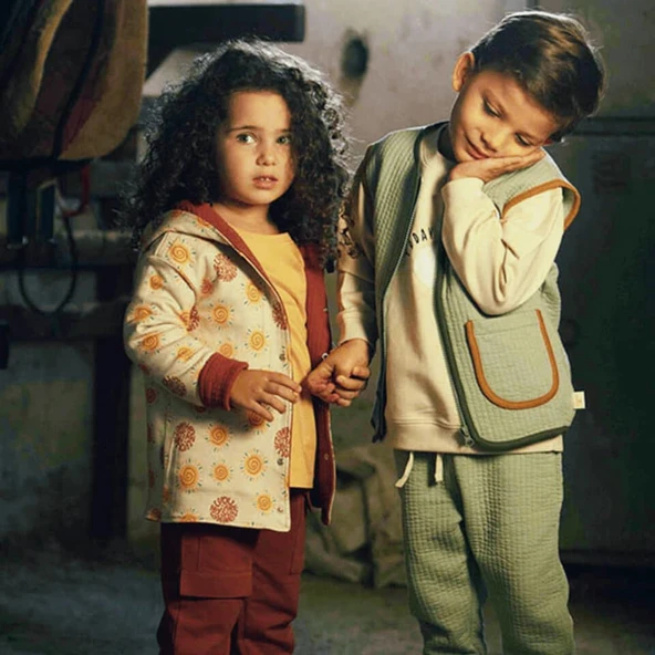 Kontrast Biyeli Kapitone Yelek-Mint - Resim 2