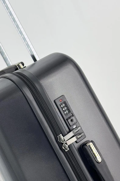 Orta Boy %100 Polikarbon Valiz Siyah 1815 - 8