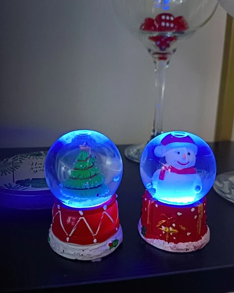 2 Adet Yeni Yıl Çam Ağacı Ve Kardan Adam Temalı Mini Boy Işıklı Kar Küresi 6,5 cm - 2