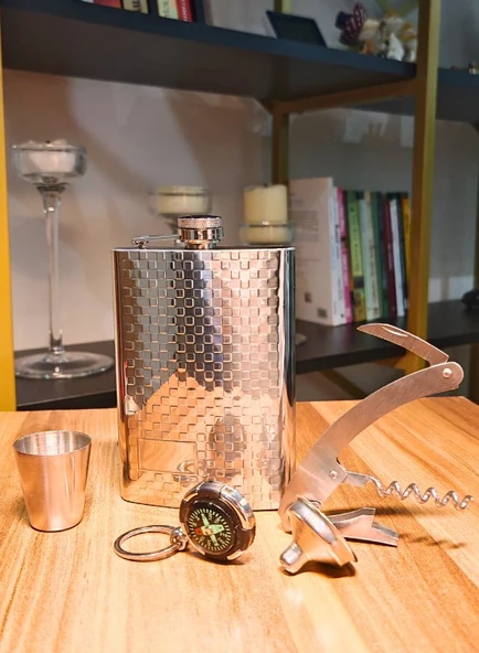 Çelik Matara Konyak Hediye Seti Kabartma Kareli VİP Çok Amaçlı Çakı ve Pusula Anahtarlıklı - Resim 9