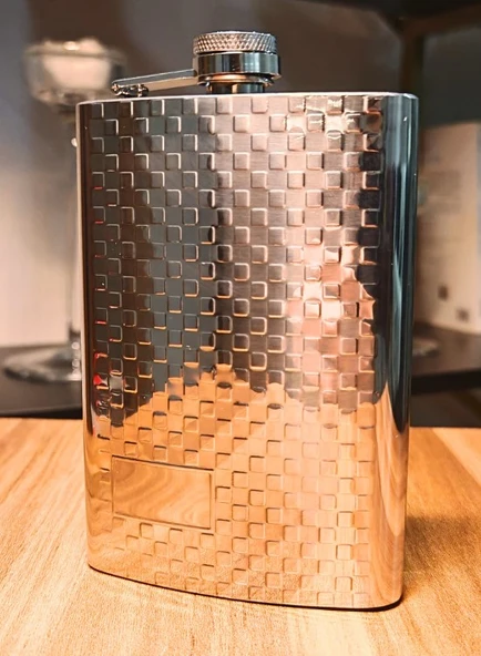 Çelik Matara Konyak Hediye Seti Kabartma Kareli VİP Çok Amaçlı Çakı ve Pusula Anahtarlıklı - Resim 7