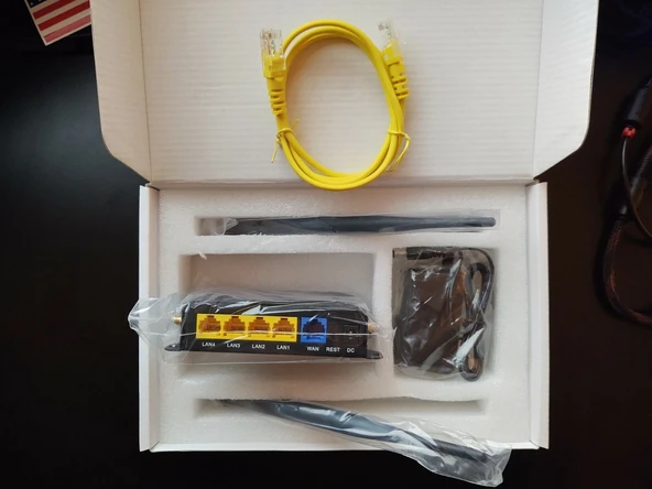 SH100 Sosyal Güçlendirilmiş 4 Portlu Çift Antenli İnternet WiFi Hotspot Yönlendirici - 2
