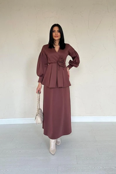 Kahverengi Gül Detaylı Takım
