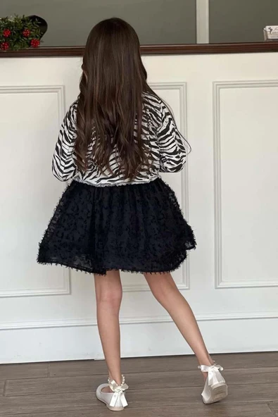 Kız Çocuk Bisiklet Yaka Penye T-shirt Zebra Desenli Jean Ceket Üzeri Kırçıllı Siyah Etekli Takım - 4