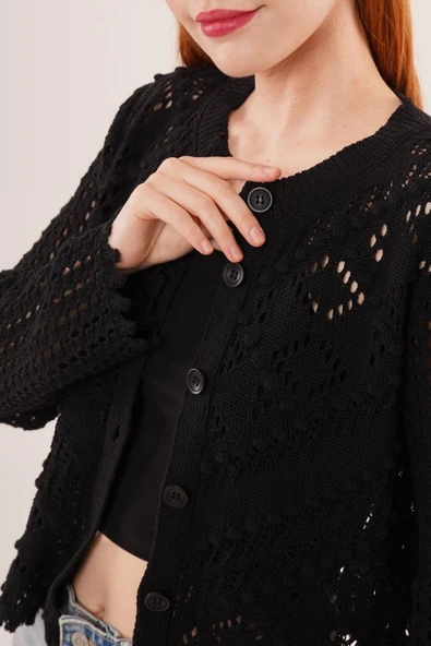 Ajurlu Düğmeli Siyah Hırka - 3