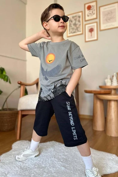 Erkek Çocuk Ağaç ve Güneş Baskılı T-shirt Yazı Detaylı Gri Şortlu Takım - 2