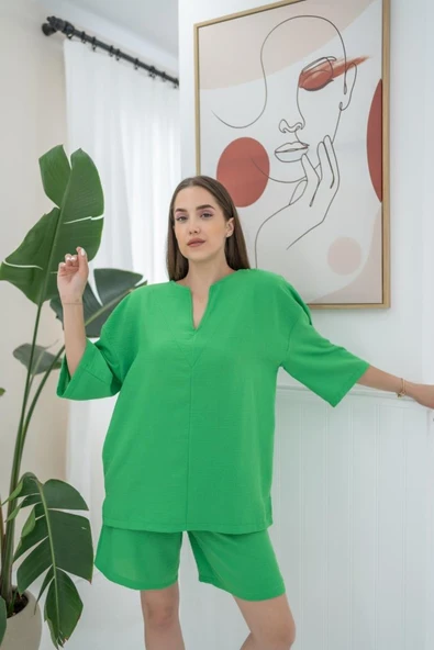 Yeşil Şort Ve Üst Takım - 2