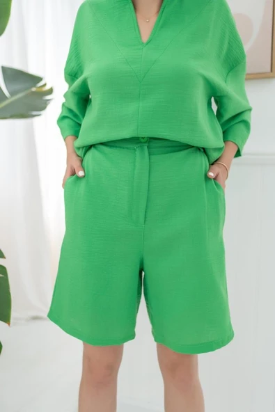 Yeşil Şort Ve Üst Takım - 4